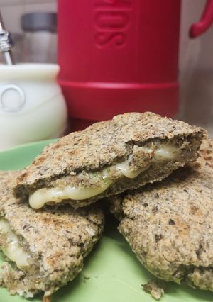 Una foto de Pan en sartén de avena y linaza