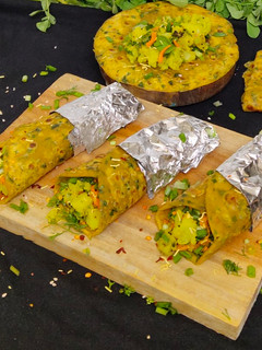 मेथी थेपला व्रैप (methi thepla wrap recipe in Hindi) रेसिपी मुख्य फोटो