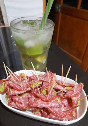 Una foto de Salame con palta