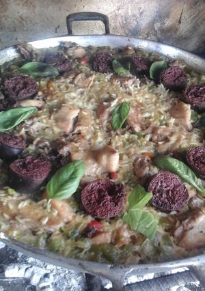 Una foto de Arroz pollo-morcis a leña