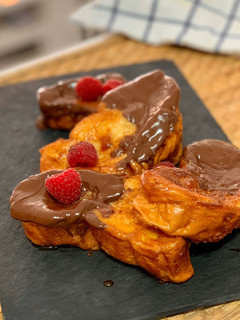 Una foto de Torrijas de naranja y chocolate