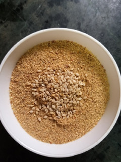 உளுந்து கறிவேப்பிலை மிளகாய் பொடி (Ulunthu milakkai podi recipe in tamil) செய்முறை முக்கிய புகைப்படம்