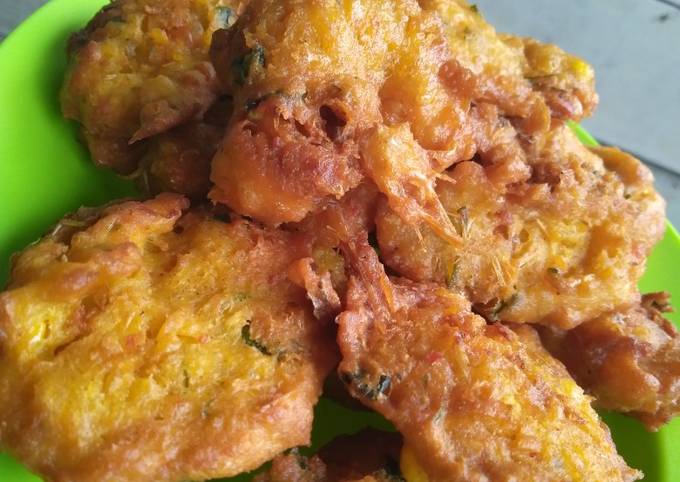 Bagaimana Membuat 11. Bakwan Udang Jagung yang Enak Banget