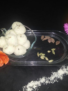 A picture of Paneer coconut laddoos.