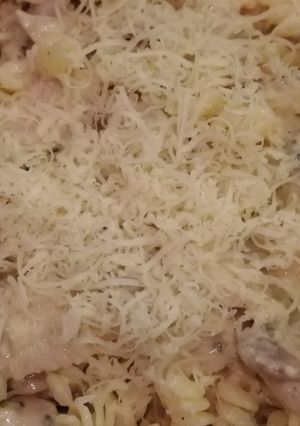 Tejszínes csirke gombával recept fotója