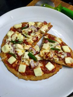 পনির পিজ্জা(paneer pizza recipe in Bengali) রেসিপির প্রধান ছবি