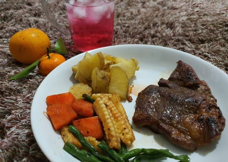 Cara Gampang Menyiapkan Beef Steak with Saute Vegies yang Enak