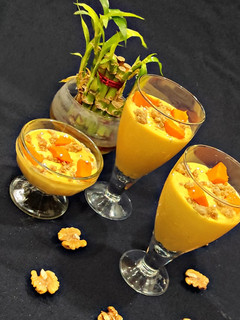 वॉलनट मैंगो मूस(walnut mango mousse recipe in hindi) रेसिपी मुख्य फोटो