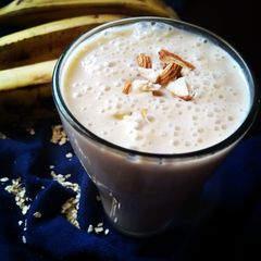 A picture of Oats Banana Smoothie.