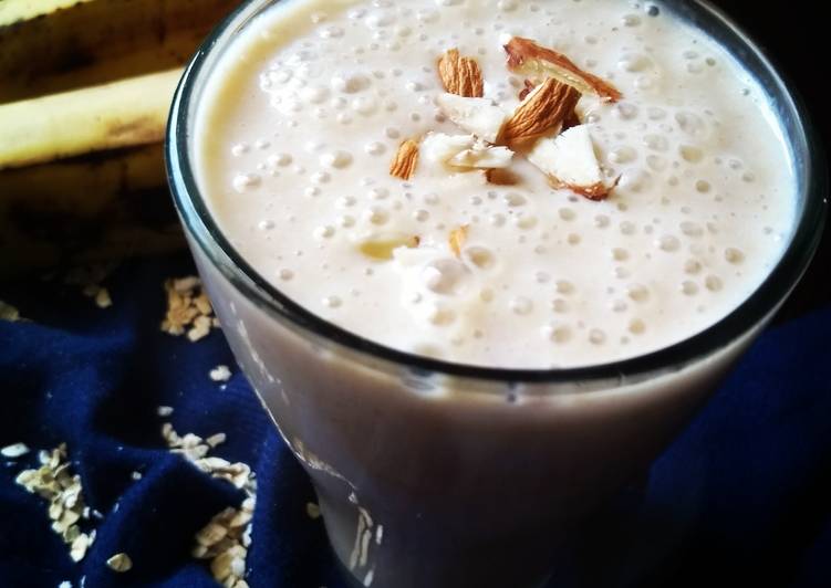 Recipe of Perfect Oats Banana Smoothie
