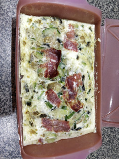 Una foto de Tortilla de claras con berenjena, calabacín y jamón serrano