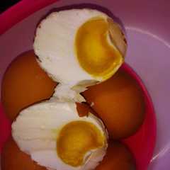 Telur asin 3 bahan pke telur ayam,,😘 রেসিপির প্রধান ছবি