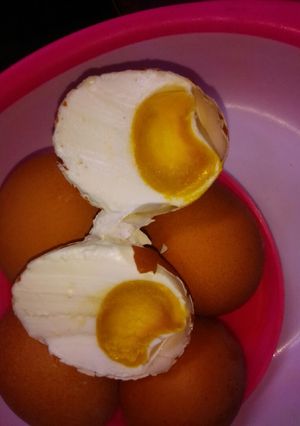 Foto resep Telur asin 3 bahan pke telur ayam,,😘