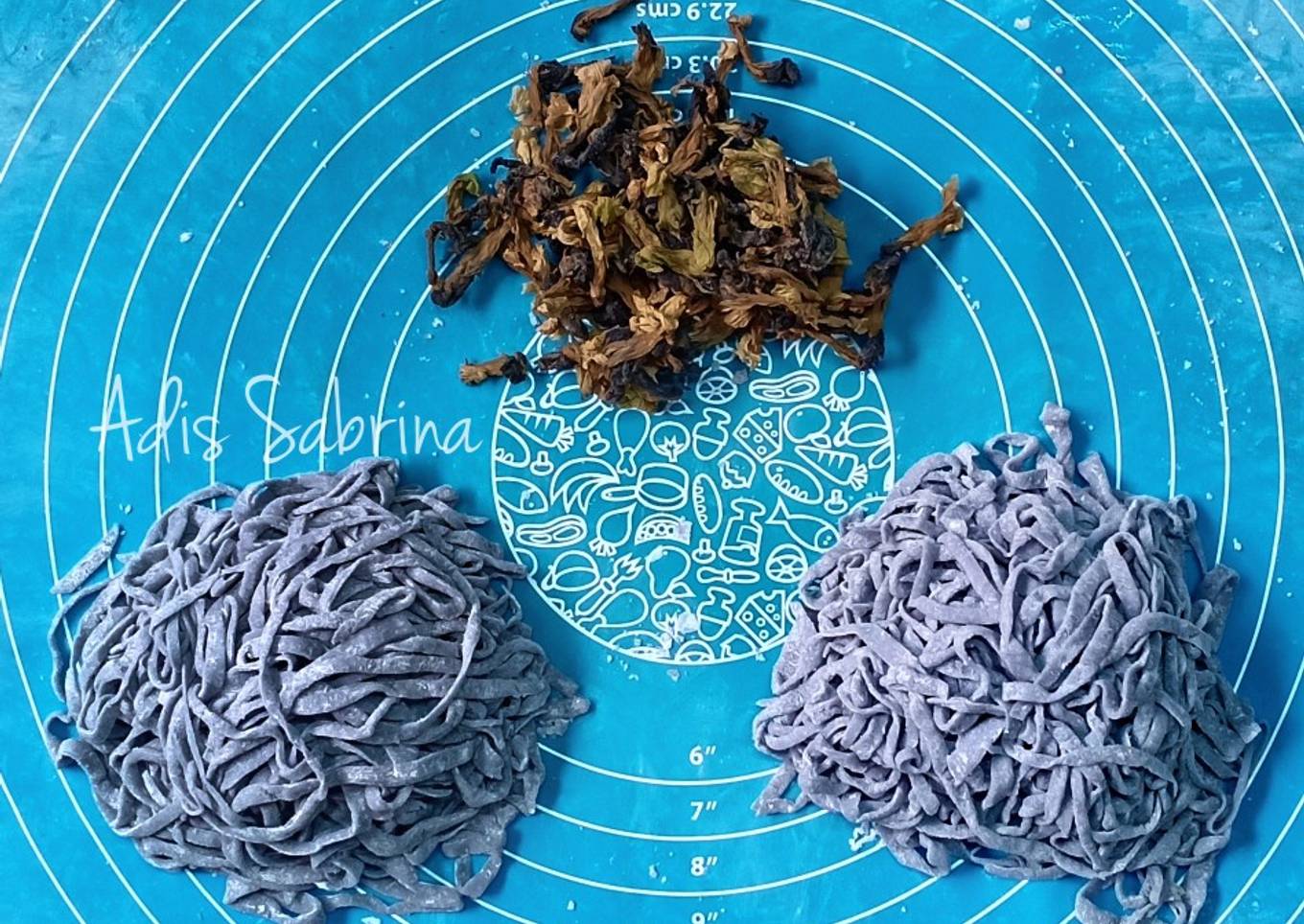 Mie bunga telang homemade