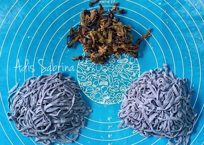 Yuk intip, Bagaimana cara membuat Mie bunga telang homemade  sesuai selera