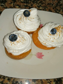 Una foto de Postre rápido de melocotón con merengue