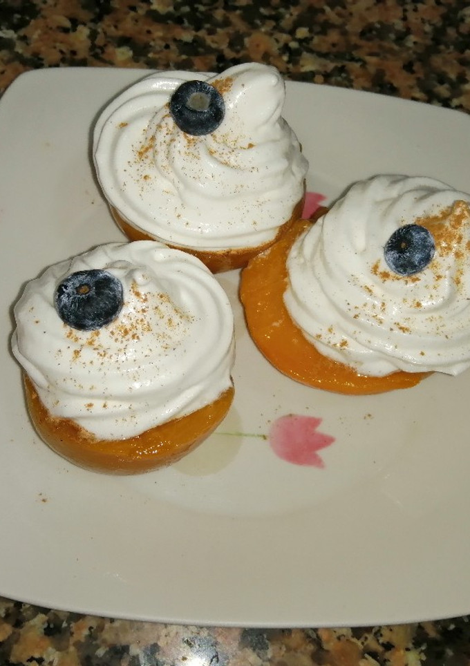 Una foto de Postre rápido de melocotón con merengue
