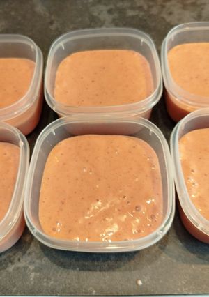 Foto principal de Helado o crema fría proteica con fresas y plátanos a tu gusto
