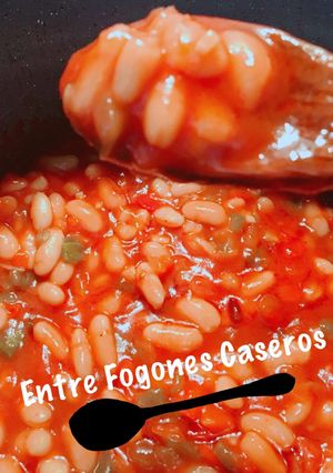 Foto principal de Alubias blancas con salsa de tomate 🍅 en olla GM g