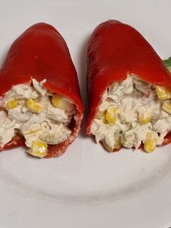 Una foto de Piquillos rellenos de pollo