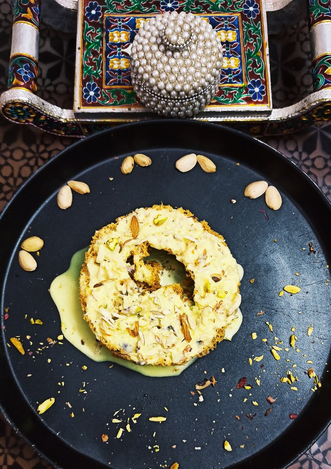 ઘેવર (Ghevar recipe In Gujarati) રેસીપી મુખ્ય ફોટો