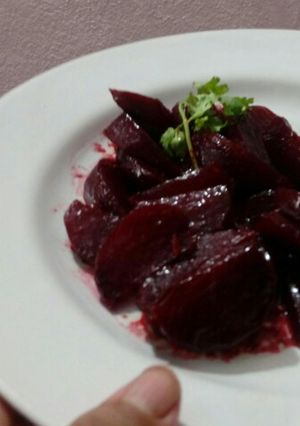 A picture of Beetroot curry.