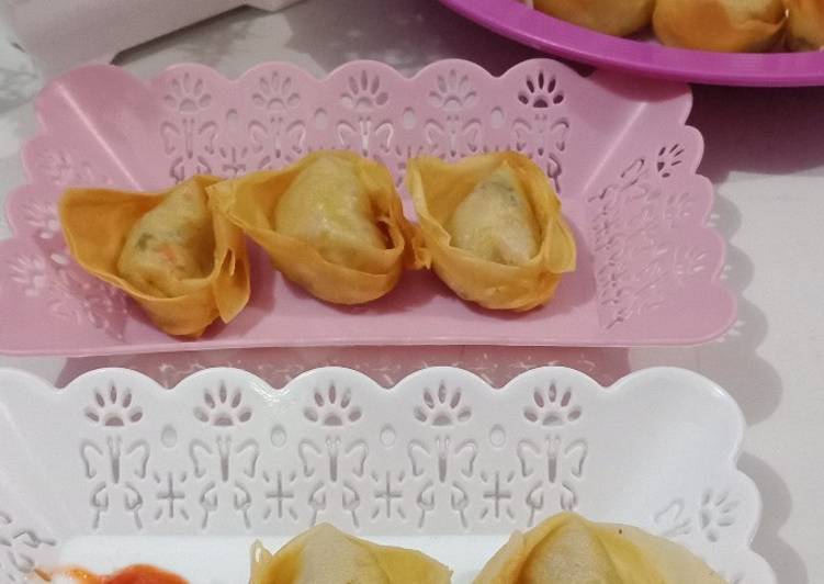 Wonton goreng isi rogout kentang