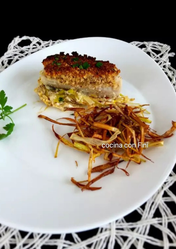 Una foto de Merluza al horno con costra de avellanas