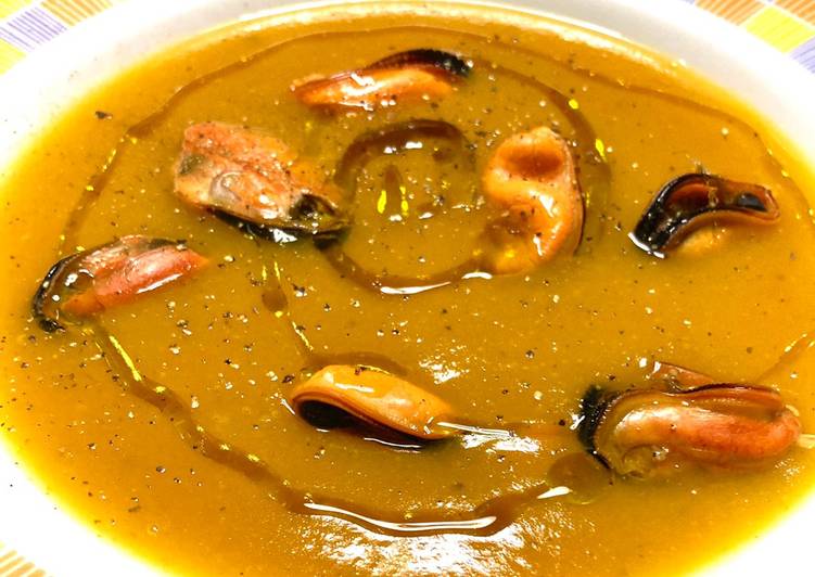 Recetta di Fatto in casa Vellutata di zucca e cozze