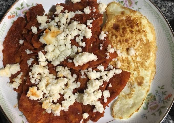 Chilaquiles Con Huevo Estrellado Receta De Ana L Ramirez Cookpad