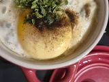 Oeufs cocotte vapeur au coeur coulant, lardons fumés et son jardin de saison