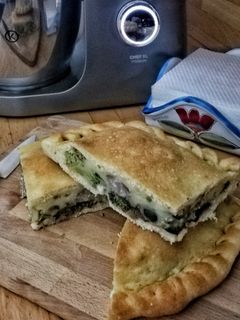 Foto di Scacciata catanese con broccoli, salsiccia e tuma 🌷