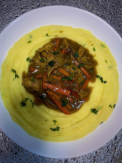 A picture of Mashed potato with chicken gravy.