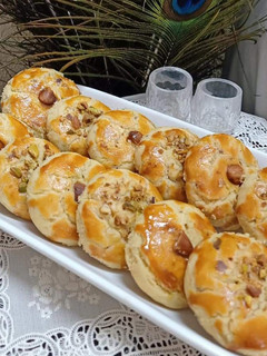 A picture of Naan Khatai 🧡💛.