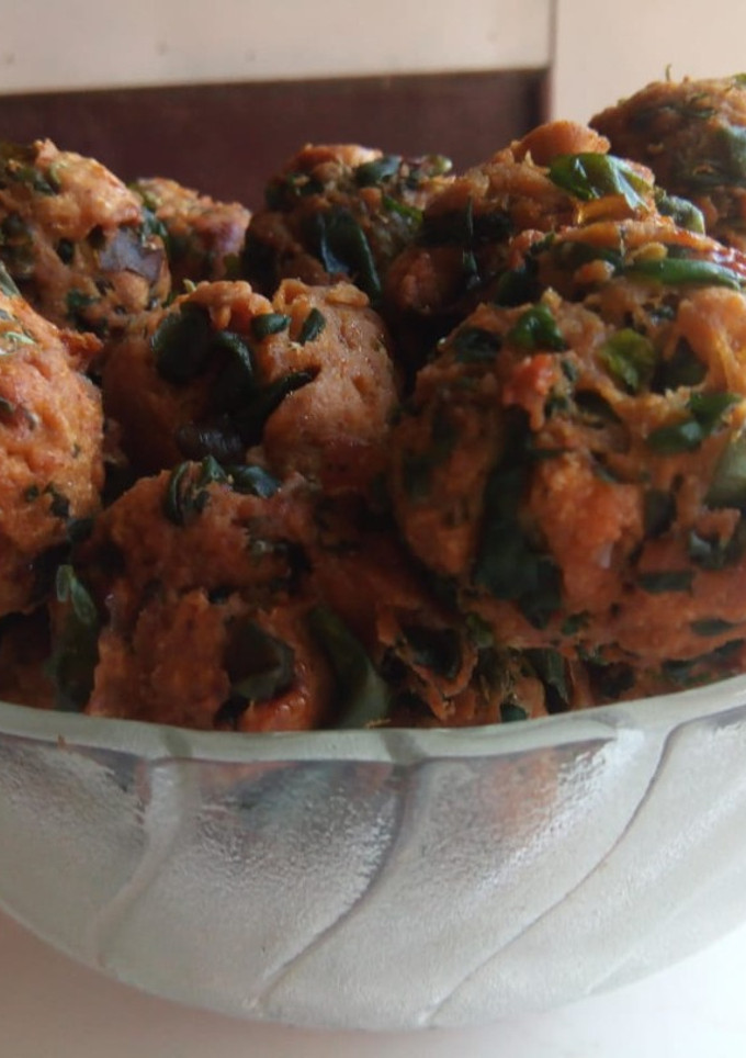 મેથીની મૂઠડી (Methi Muthadi Recipe In Gujarati) રેસીપી મુખ્ય ફોટો