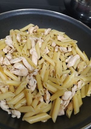 Foto principal de 🍝 Pasta al ajo con pollo