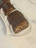 Barre chocolatée au cacahuètes et fruits secs