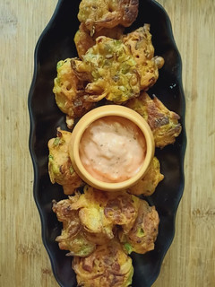 A picture of Spring onion pakoda.
