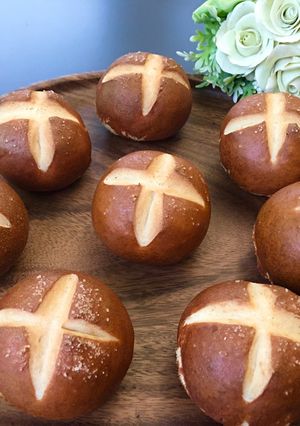 A picture of Pretzel buns.