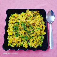 A picture of Aloo matar poha.