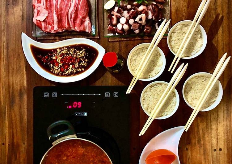Langkah Mudah untuk Menyiapkan Tom Yum Soup Style Raacha Restaurant 🥣 yang Lezat Sekali