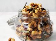 Gambar kacang salted egg