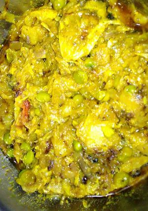 A picture of Cabbage fish curry.
