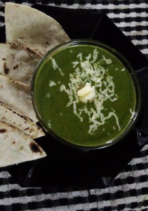 सफ़ेद ग्रेवी के साथ चीज़पालक पनीर(cheese palak paneer recipe in hindi) रेसिपी मुख्य फोटो