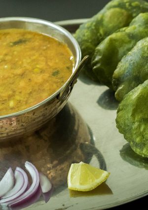 A picture of Palak ki Poori/ Spinach Poori.
