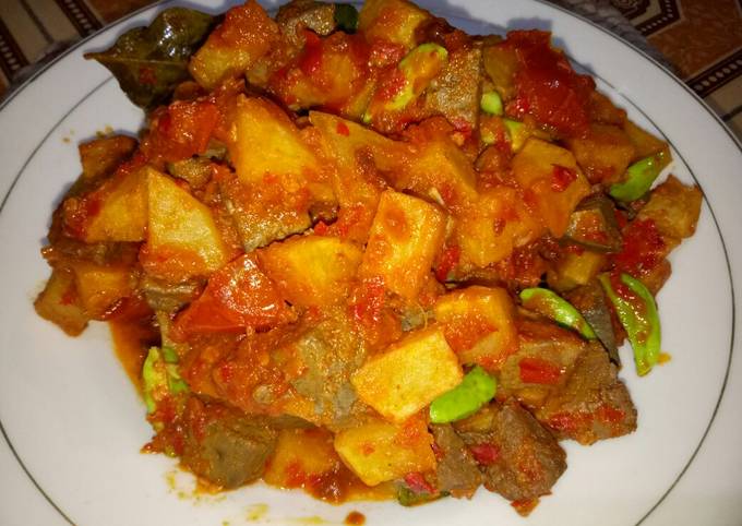 Bagaimana Membuat Sambal goreng kentang ati sapi yang Enak