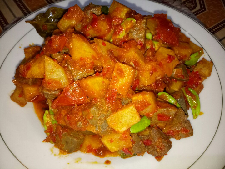 Bagaimana Membuat Sambal goreng kentang ati sapi yang Enak