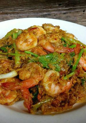 รูปของ วุ้นเส้นผัดผงกะหรี่ใส่กุ้งและน้ำพริกเผา