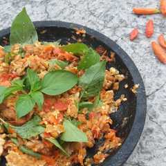 A picture of Tempe penyet sambal kemangi.
