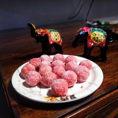A picture of Nariyal Ladoo.